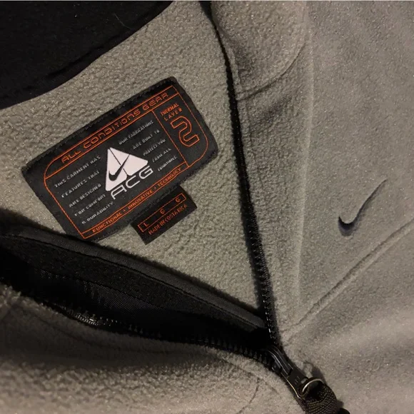 Nike ACG Men's Beige Performance Jacket - Picture 4 of 10
